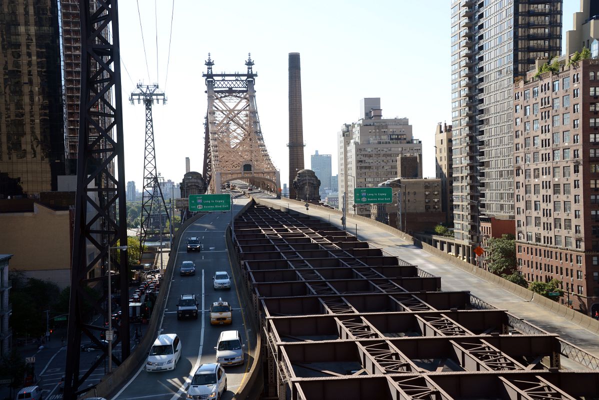 05 New York City Roosevelt Island Tramway Going Over The Ed Koch Queensboro Bridge In Manhattan